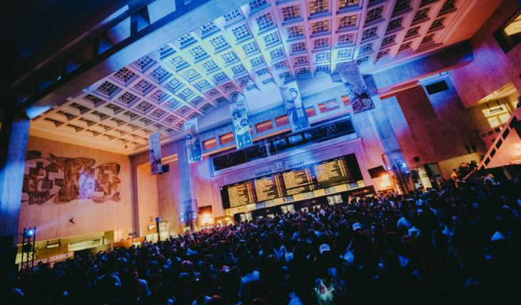 Zin in een weekendje weg? Listen Festival neemt Brussel 24 uur lang over – en met 1 ticket ontdek je alle 15 locaties