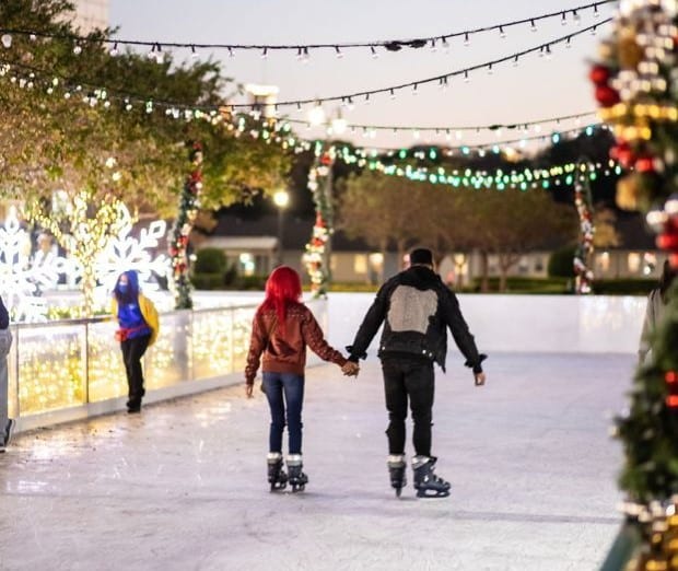 Patinaje sobre hielo en Atlantic Station de Atlanta