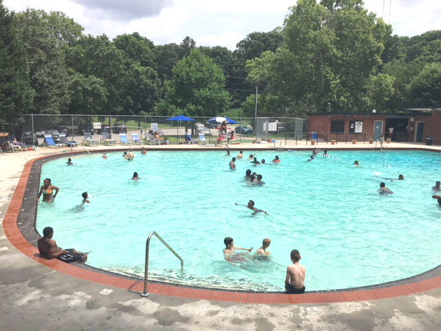una piscina