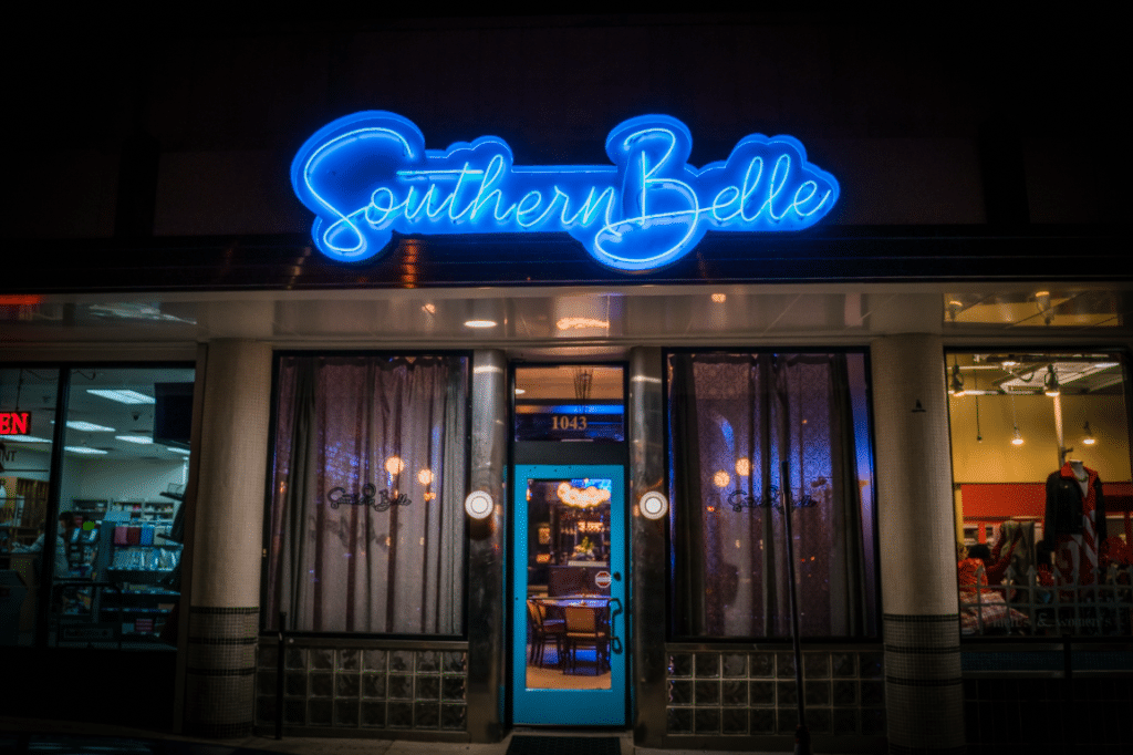Letrero exterior de Southern Belle