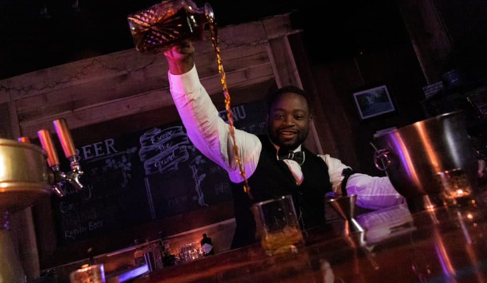 Esta ebria obra de teatro inmersiva en Atlanta te transportará a un bar clandestino de los años 20