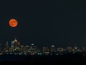 The Biggest &#038; Brightest Supermoon Of 2025 Is Tonight — Here’s How &#038; When To See the Beaver Supermoon