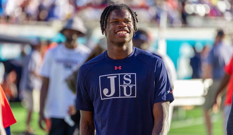 Travis Hunter, ex jugador de fútbol americano de Gwinnett High School, gana el codiciado Trofeo Heisman