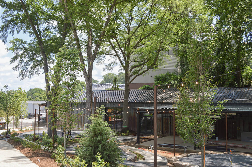 En construcción - Nuevo Tap Room exterior de Monday Night Brewing