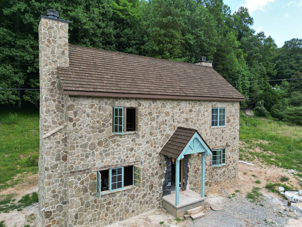 The Holiday Cottage adorable stone cottage in Ellijay