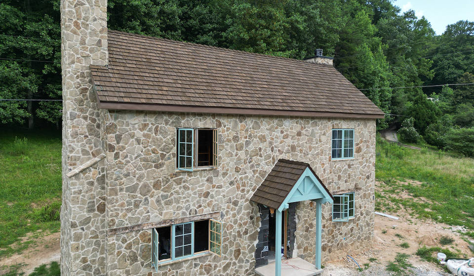 This Cozy ‘The Holiday’-Inspired Cottage Is Just 1.5 Hours From Atlanta — Here’s How You Could Win A Magical 2-Night Winter Getaway