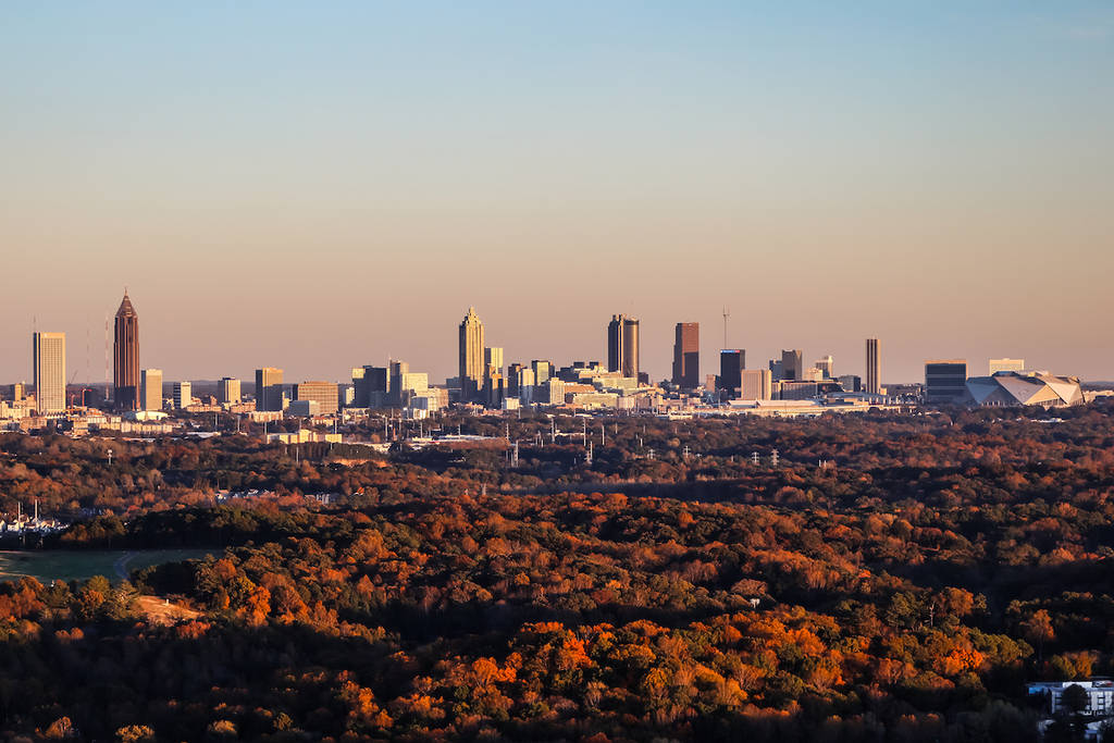 Horizonte de Atlanta con follaje otoñal