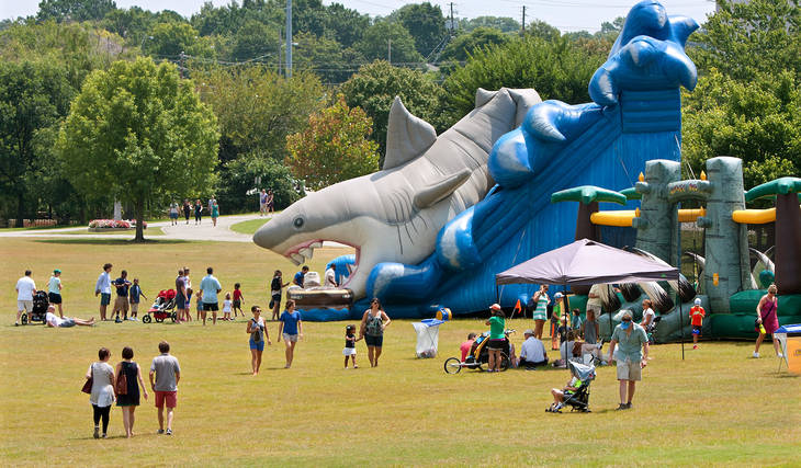 Uno de los «100 mejores festivales artísticos» de Estados Unidos es un festival de arte gratuito de dos días de duración que se celebra en Piedmont Park, con más de 250 artistas, música en directo, comida y mucho más.