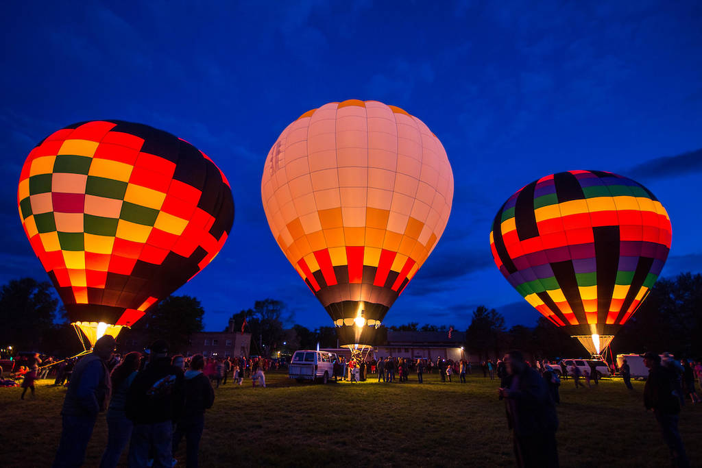 Resplandor nocturno del globo en tierra