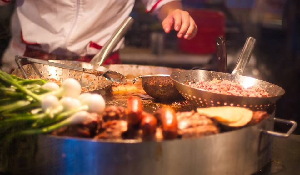 Esta joya oculta de Atlanta es oficialmente el «mejor restaurante clandestino» de Georgia, famoso por su fusión coreana-mexicana y sus especiales que cambian a diario.