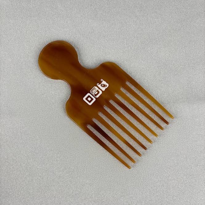 a brown hair pick