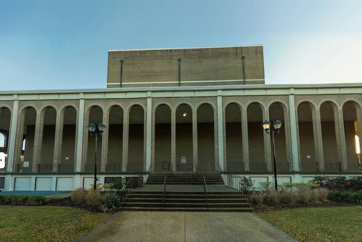 Savannah Civic Center with a sidewalk in front of it