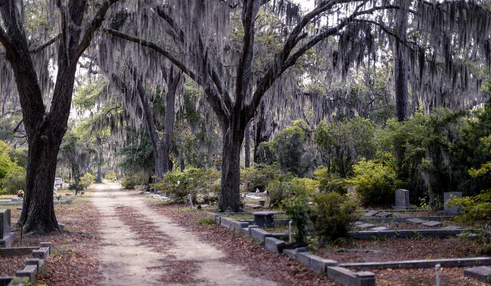 The 2nd Most Haunted City In The U.S., Known As &#8216;The City Built Upon Her Dead,&#8217; Is Right Here In Georgia — And It&#8217;s Infamous For Haunted Hotels, Makeshift Yellow Fever Hospitals &#038; Ghost Sightings