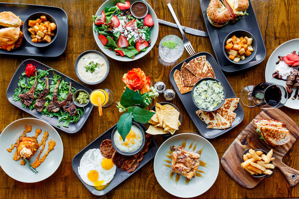 comida de lujo en una mesa