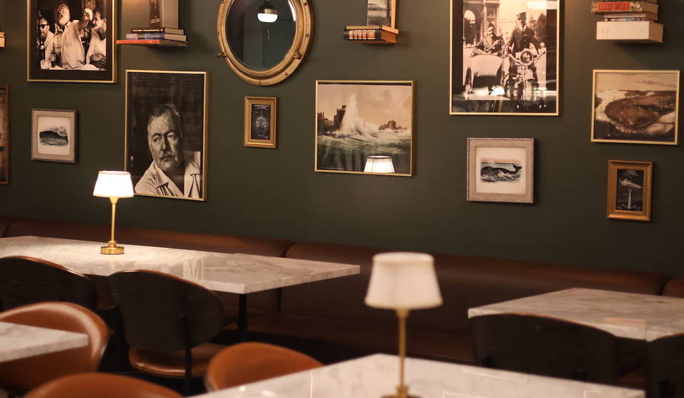 Este bar clandestino escondido en un bar de ostras del centro de la ciudad está inspirado en el famoso barco pesquero de Ernest Hemingway &#8211; Esto es todo lo que necesitas saber sobre el Bar Pilar