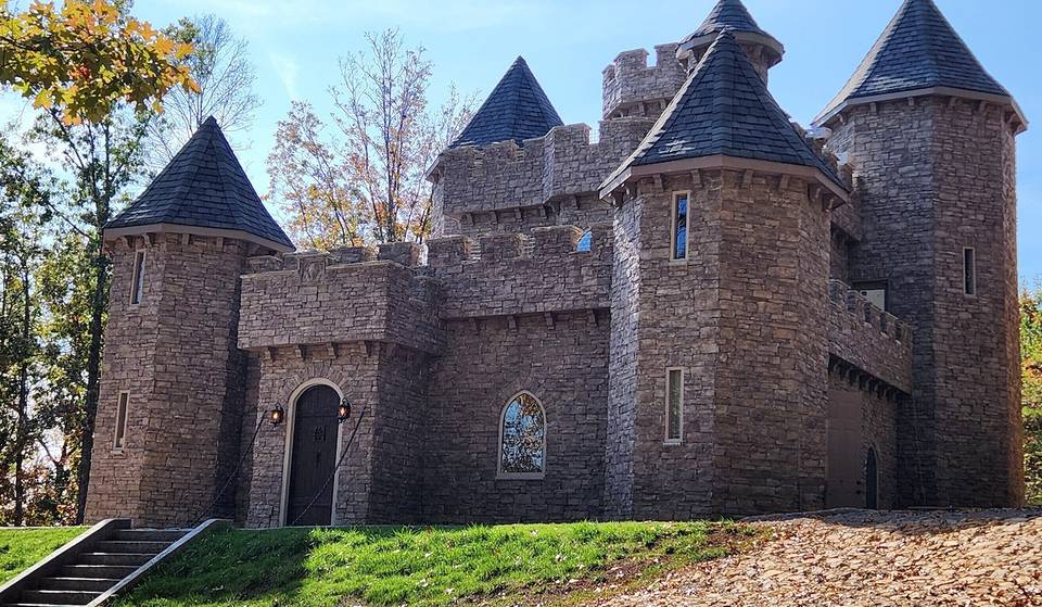 This Jaw-Dropping Castle Just 45 Minutes From Atlanta Will Make You Feel Like You&#8217;ve Slipped Through Time Into A European Fairytale — Complete With A Drawbridge, Throne &#038; One-Of-A-Kind Treasure Hunt