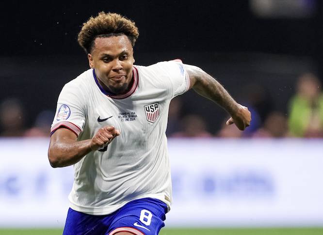 ATLANTA, GEORGIA - JUNE 27: Weston McKennie #8 of the United States controls the ball ahead of Freddy Gondola #13 of Panama during the second half at Mercedes-Benz Stadium on June 27, 2024 in Atlanta, Georgia. (Photo by Carmen Mandato/USSF/Getty Images for USSF)