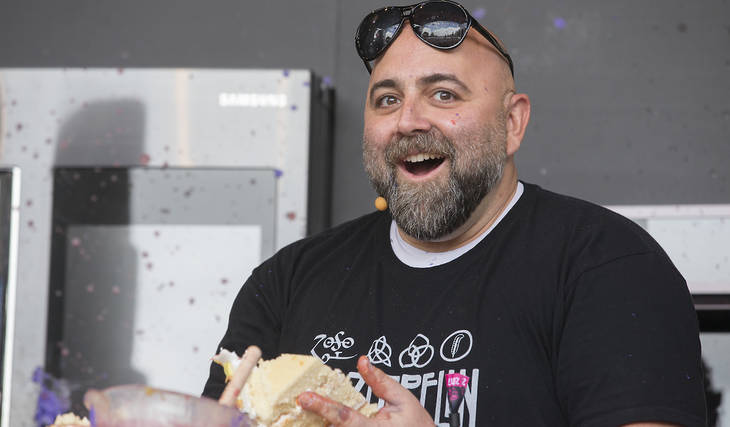 Duff Goldman, de Food Network, abre una delicatessen clásica de comida rápida en el aeropuerto de Atlanta, donde podréis comprar uno de sus famosos pasteles Charm City Cakes en tarro.