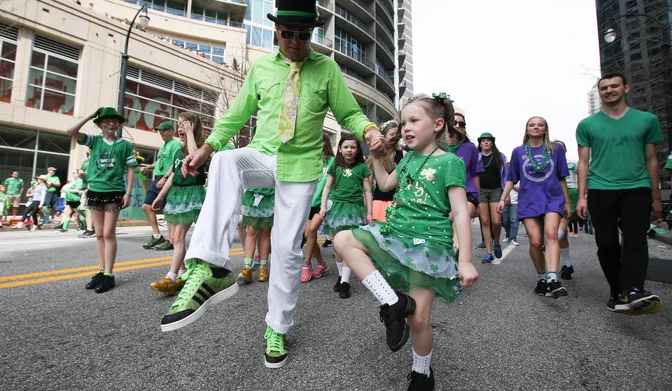 El desfile del Día de San Patricio de Atlanta, que se remonta a 1858, es el evento más antiguo de la ciudad. El desfile número 142 vuelve este mes con el camión de patatas de Idaho, bailarines irlandeses y mucho más.