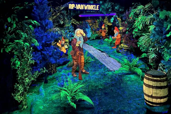 a glow in the dark gnome experience