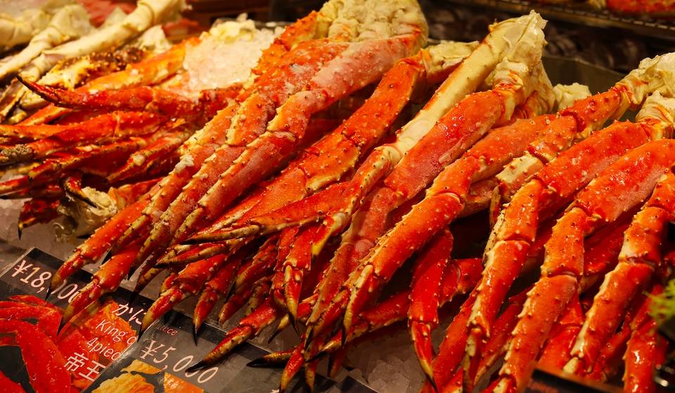 Este restaurante de marisco de Atlanta ofrece una cubeta sin fondo de patas de cangrejo cada semana: 5 horas para comer todas las patas de cangrejo que puedas