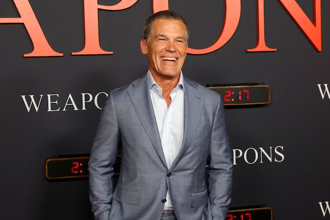 LOS ÁNGELES, CALIFORNIA - 31 DE JULIO: Josh Brolin asiste al estreno en Los Ángeles de «Weapons», de Warner Bros. Pictures y New Line Cinema, en el United Theater de Broadway el 31 de julio de 2025 en Los Ángeles, California. (Foto de Frazer Harrison/Getty Images)