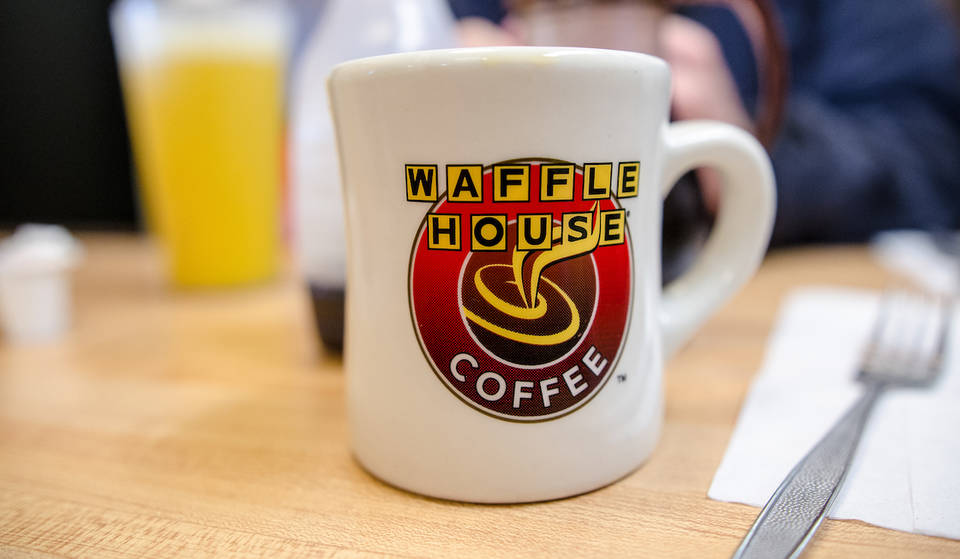 Waffle House se prepara para la Copa Mundial de la FIFA en Atlanta con una nueva tienda en su local del centro, junto al Centennial Olympic Park