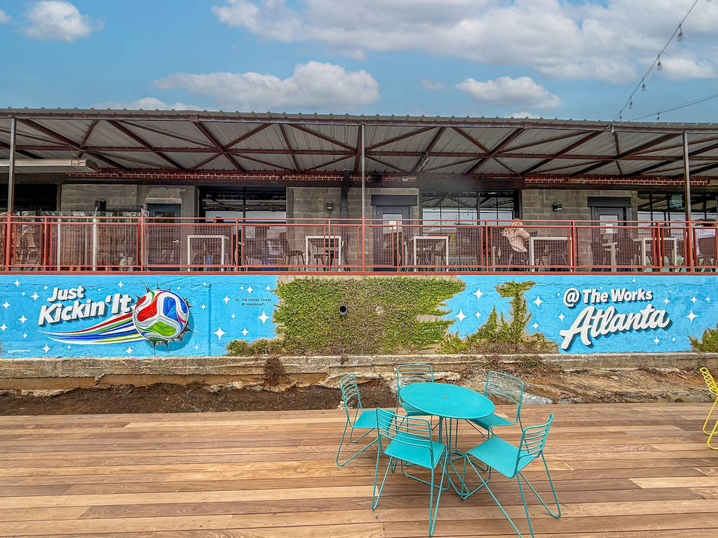 un nuevo mural de fútbol en The Works