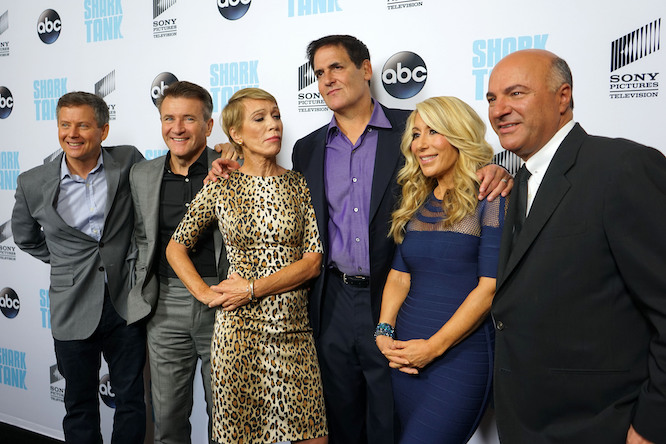LOS ÁNGELES - 23 DE SEPTIEMBRE: Los «tiburones» en el estreno de la temporada 8 de «Shark Tank» en el Viceroy L'Ermitage Beverly Hills el 23 de septiembre de 2016 en Beverly Hills, California