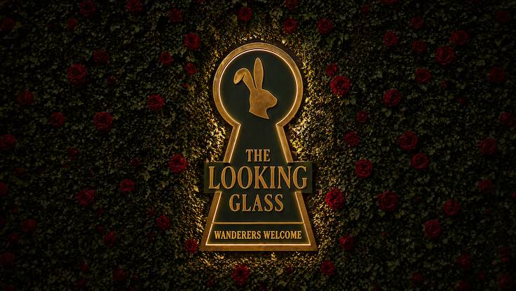 una cerradura con la inscripción «The Looking Glass»