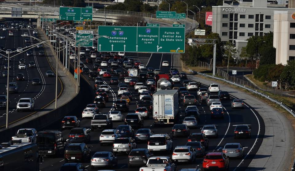 Atlanta es la «ciudad más estresante para conducir» de EE. UU., según un nuevo estudio: tráfico denso, cambios de carril agresivos, baches y mucho más