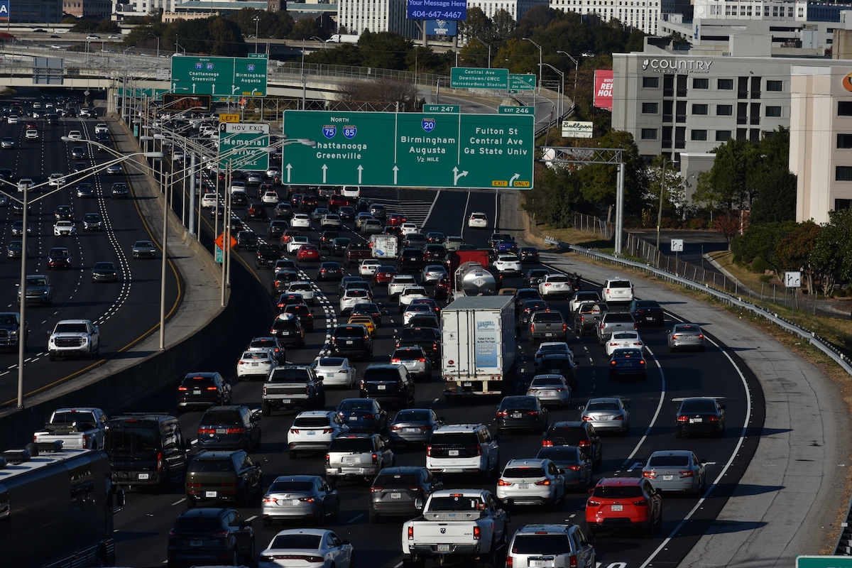 Atlanta es la «ciudad más estresante para conducir» de EE. UU., según un nuevo estudio: tráfico denso, cambios de carril agresivos, baches y mucho más