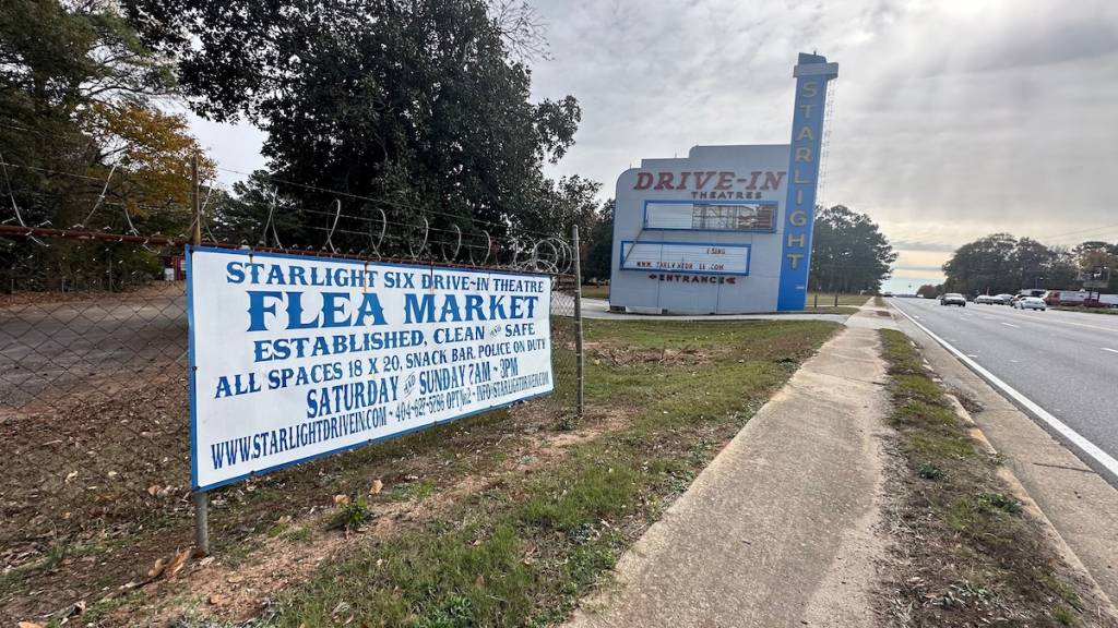 Atlanta,USA–Dec 1 2024: The Starlight Drive-In Flea Market sign, advertising a clean and safe space for shopping, offering a nostalgic and vibrant atmosphere perfect for community and market visuals.