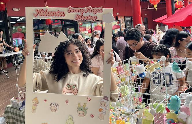 a cute trinket pop up stand