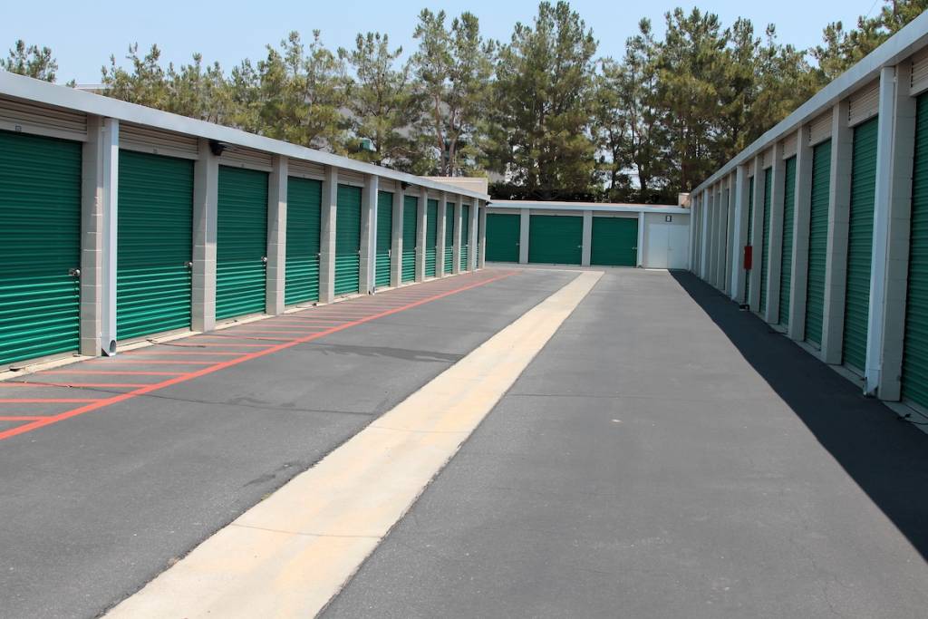 Almacenamiento. Trasteros en un almacén. Mini garajes en alquiler. Garajes numerados y mini trasteros. Garajes en alquiler. Garaje climatizado.