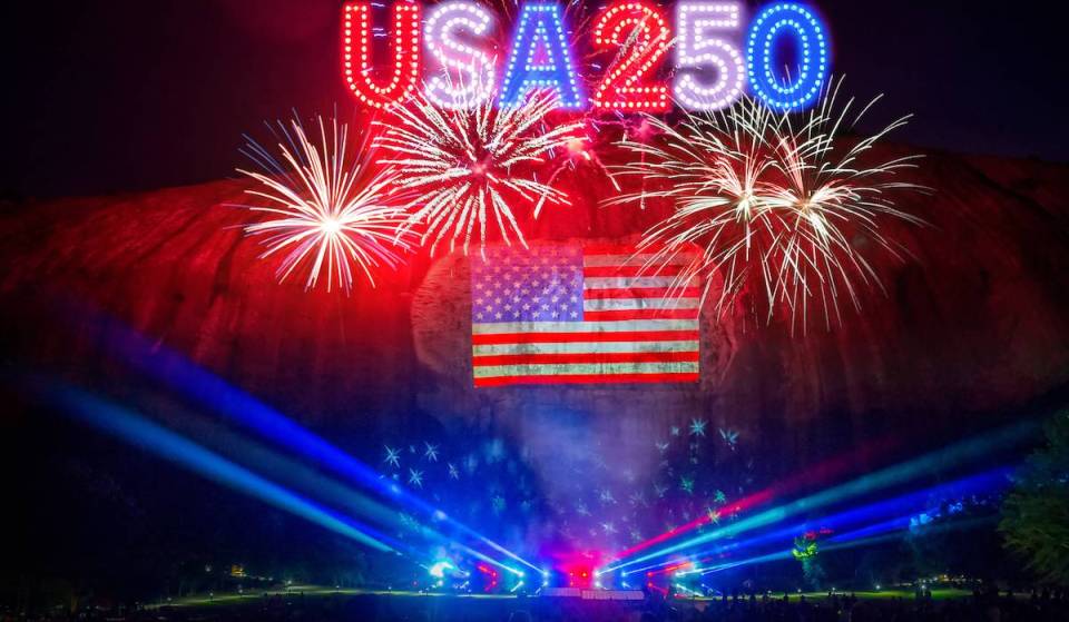 Uno de los «espectáculos de fuegos artificiales más espectaculares del 4 de julio de Estados Unidos» es la «Fantastic Fourth Celebration», una celebración de seis días aquí mismo, en Atlanta: todo lo que necesitas saber sobre el nuevo espectáculo «250th Drone &amp; Light Show + Fireworks» de Stone Mountain.
