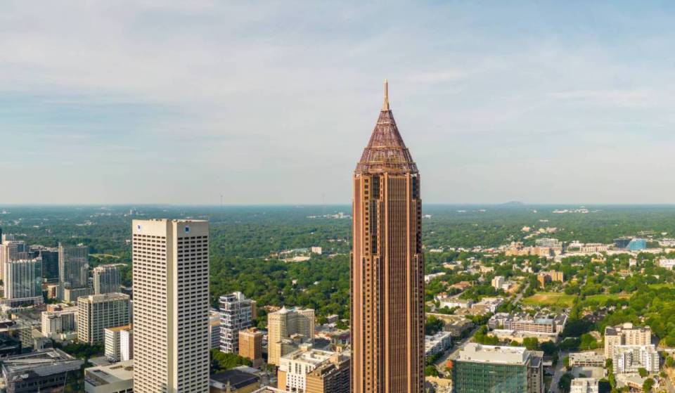 El edificio más alto de Atlanta podría contar con una plataforma de observación, lo que lo convertiría en una de las pocas plataformas públicas importantes del sureste — una gran noticia para el Bank of America Plaza de Atlanta, en Midtown