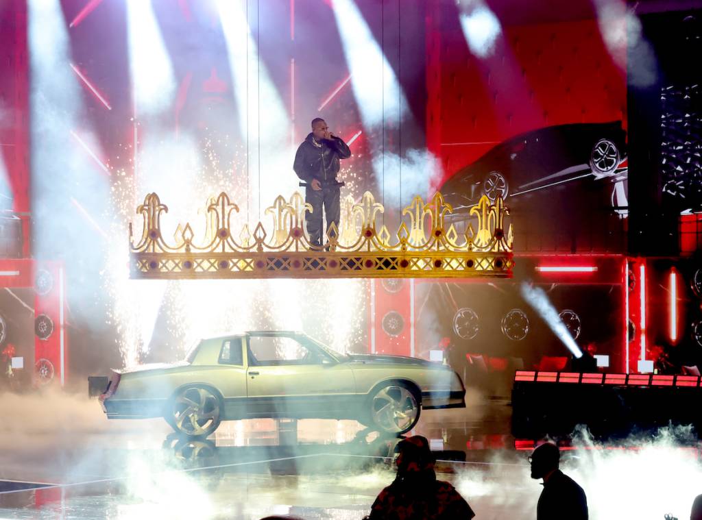 LOS ÁNGELES, CALIFORNIA - 28 DE JUNIO: T.I. actúa en el escenario durante los Premios BET 2026 en el Peacock Theater el 28 de junio de 2026 en Los Ángeles, California. (Foto de Kevin Winter/Getty Images)
