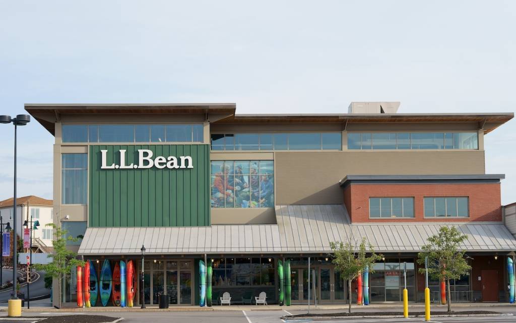 Massachusetts, Estados Unidos, 16 de julio de 2022: Tienda de L.L. Bean en Legacy Place, Dedham