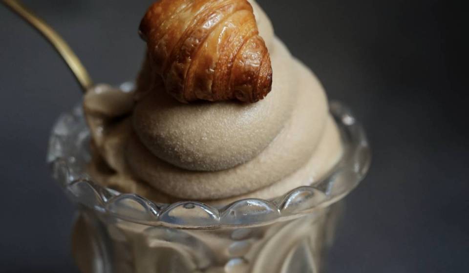 Este restaurante de sushi de Buckhead te ofrece la última moda viral: un delicioso helado suave de martini de café espresso coronado con un mini croissant casero