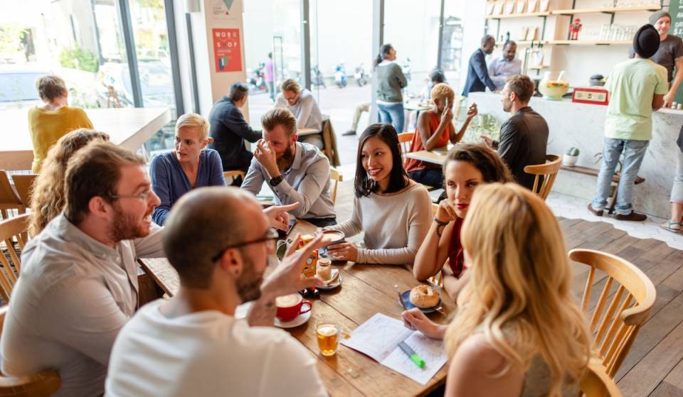 Coffee for Singles ofrece el espacio perfecto para que los solteros mayores de 30 años encuentren nuevos amigos y una comunidad; aquí te contamos cómo participar y conocer a tus nuevos mejores amigos