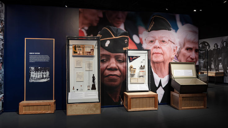 la exposición «Our War Too»