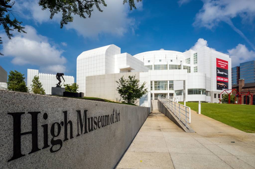 Atlanta - 4 de agosto: El High Museum of Art en Midtown, Atlanta, el 4 de agosto de 2014. Situado en Peachtree Street, en Midtown, el distrito artístico de la ciudad, el High forma parte del Woodruff Arts Center.