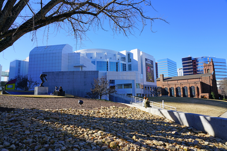 ATLANTA, GEORGIA - 4 DE ENERO DE 2019 - Vista del High Museum of Art, un importante museo de arte situado en el Woodruff Arts Center de Atlanta, Georgia.