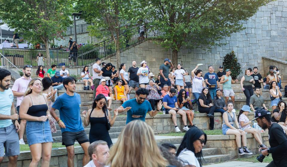 «Estamos Aquí Fiesta» es una celebración gratuita del Mes de la Herencia Hispana que tendrá lugar este fin de semana en Old Fourth Ward: deliciosa comida y bebidas hispanas, puestos de vendedores locales, baile, música y mucho más.