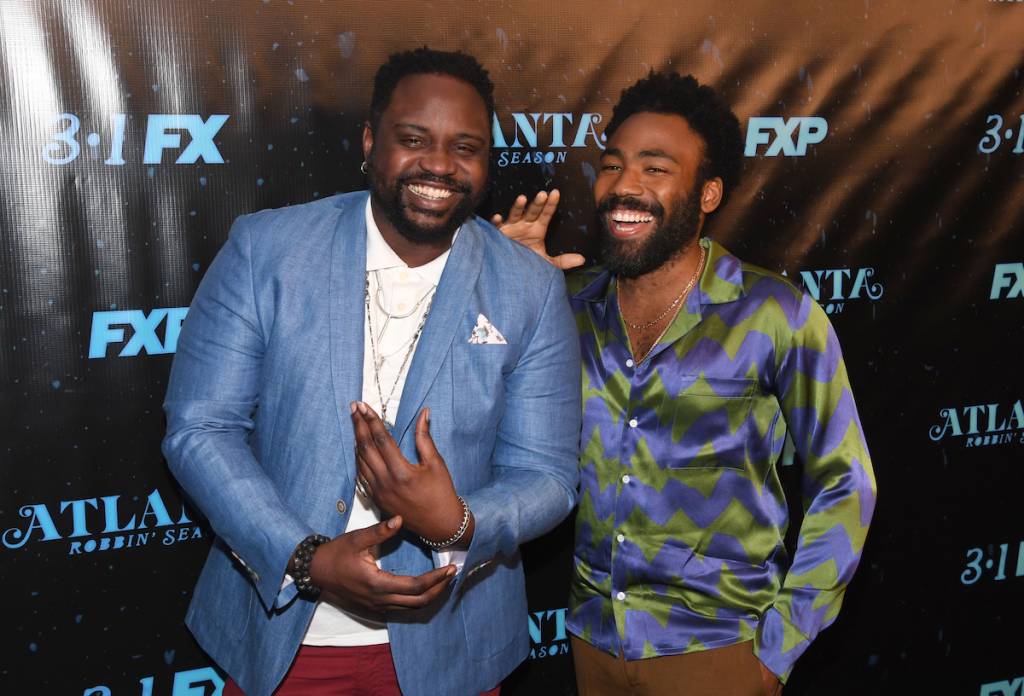 ATLANTA, GEORGIA - 26 DE FEBRERO: El actor Brian Tyree Henry y el actor y cantante Donald Glover asisten al estreno en Atlanta de «Atlanta: Robbin’ Season» en el Starlight Six Drive In el 26 de febrero de 2018 en Atlanta, Georgia. (Foto de Paras Griffin/Getty Images)