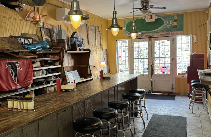Interior de una tienda de comida