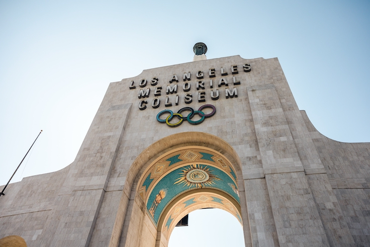 Los Ángeles, California (EE. UU.) – 1 de abril de 2022: El United Airlines Memorial Coliseum de la Universidad del Sur de California se preparaba para acoger los Juegos Olímpicos de 2028
