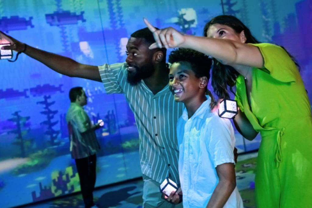 En familia en la experiencia Minecraft