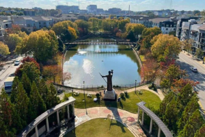 Este gran festival gratuito de arte y cultura persa se apoderará del Pardis Park de Atlanta solo por un día este fin de semana: deliciosa comida persa, puestos de artesanía, música en directo, la estatua más nueva de Atlanta y mucho más